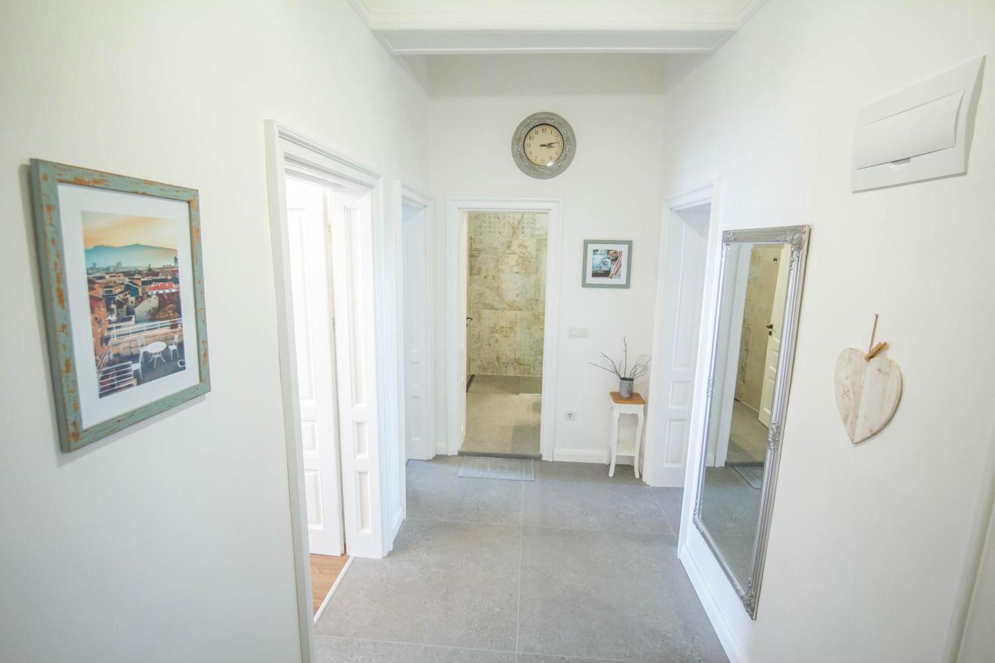 Lion'S Bridge Boutique 2Bdrm Apt, Top Center Gem Sofia Eksteriør bilde